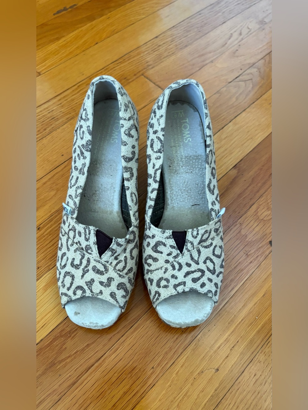 TOMS Women's Leopard Print Peep-Toe Slip-On Espadrille. Size 6.5